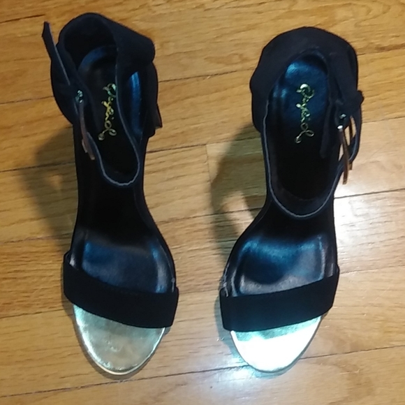 Shoes - Picture 2 of 5